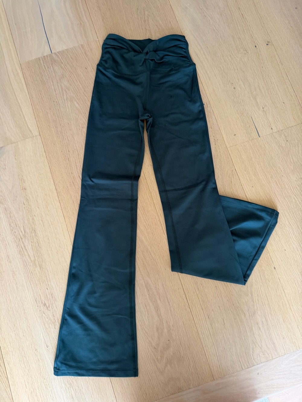 Balance Collection Green Twist-Waist Flare Leggings